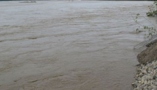 नारायणी नदीले सतर्कता तह पार गर्‍यो